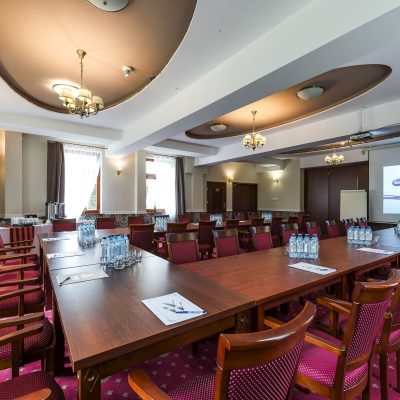 sala konferencyjna 016